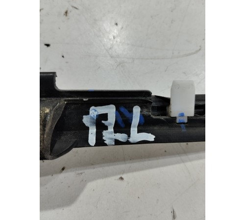 Уплотнитель стекла (передний левый наружный)