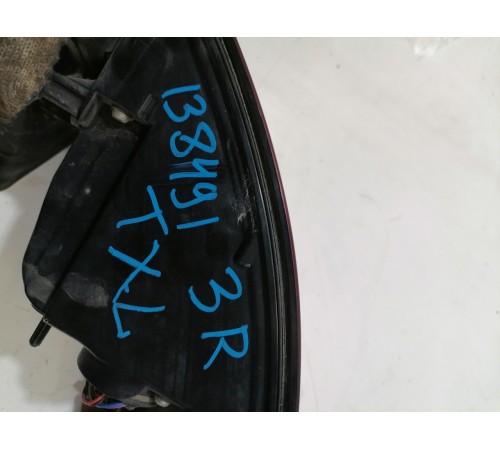 Фонарь задний правый наружный