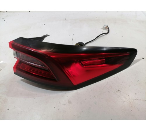 Фонарь задний правый наружный