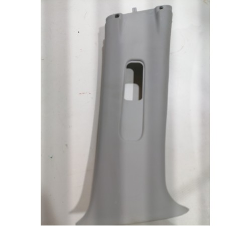 Обшивка центральной стойки правая верхняя