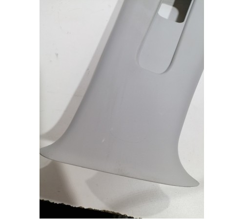 Обшивка центральной стойки правая верхняя