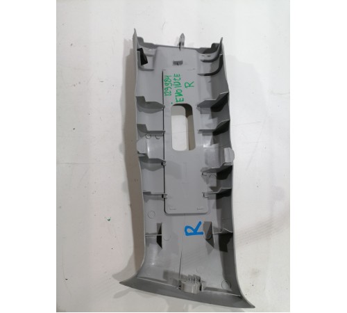 Обшивка центральной стойки правая верхняя