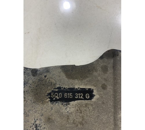 Кожух тормозного диска(передний правый)