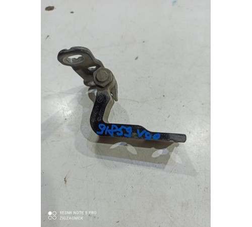 Петля двери (передняя, правая, нижняя)