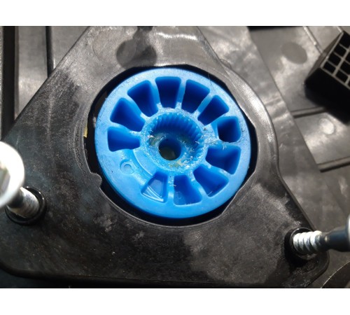 Стеклоподъёмник (задний, левый)