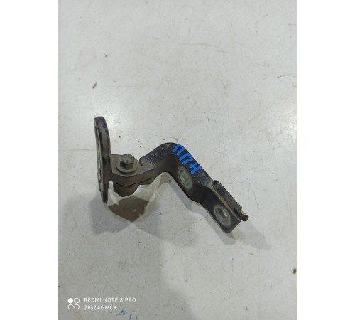 Петля двери (передняя, правая, нижняя)