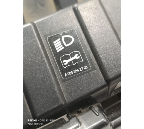 Накладка переднего бампера верхняя левая