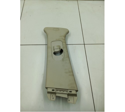 Обшивка центральной стойки левая верхняя