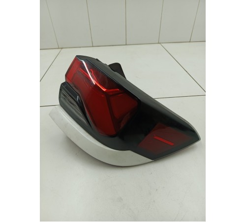 Фонарь задний правый наружный