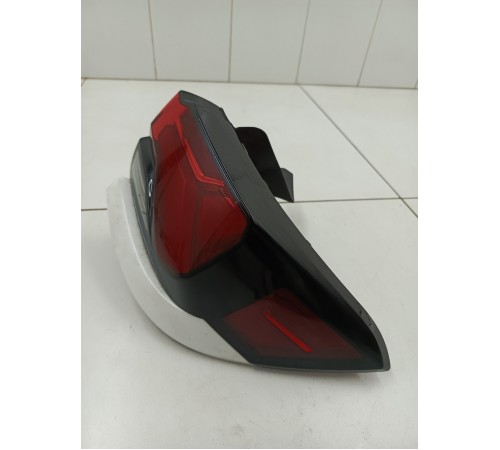 Фонарь задний правый наружный