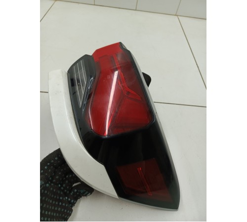 Фонарь задний правый наружный