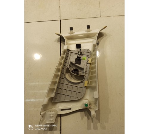 Обшивка центральной стойки(левая верхняя)