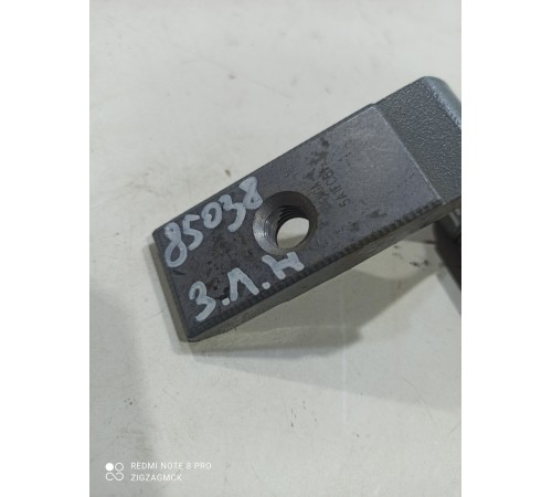 Петля двери задняя левая нижняя