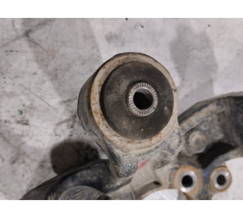 Кулак поворотный задний левый