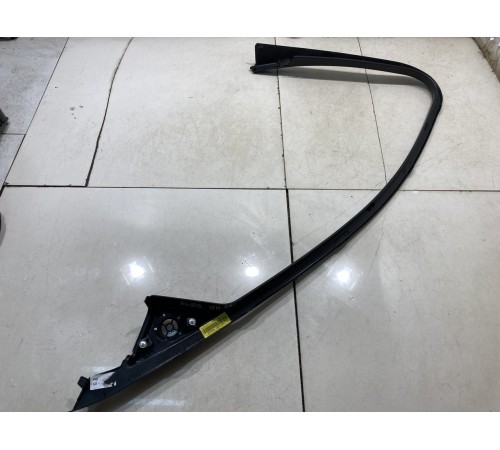 Накладка двери верхняя внутрення(передняя, правая)