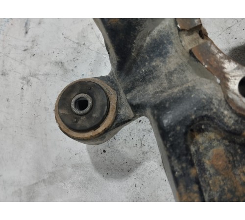 Кулак поворотный задний левый