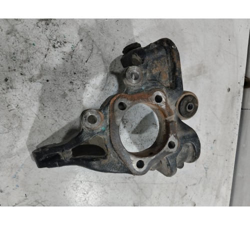 Кулак поворотный задний левый