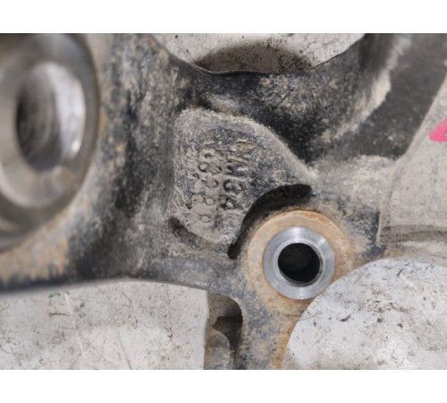 Кулак поворотный задний левый