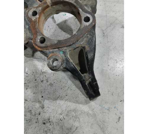 Кулак поворотный задний левый