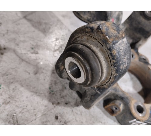 Кулак поворотный задний левый