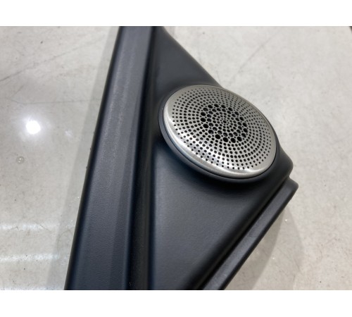 Накладка двери верхняя внутрення(передняя, правая)