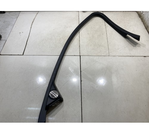 Накладка двери верхняя внутрення(передняя, правая)