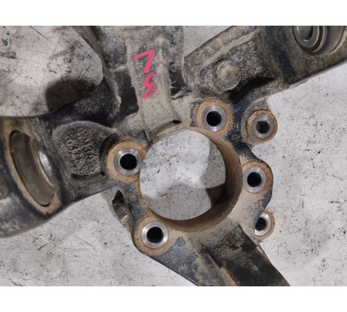 Кулак поворотный задний левый