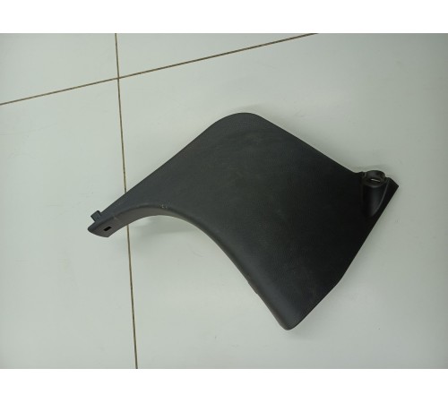 Накладка передней стойки правая нижняя