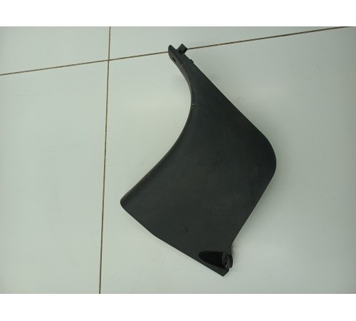 Накладка передней стойки правая нижняя