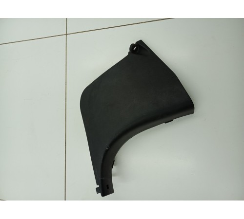 Накладка передней стойки правая нижняя