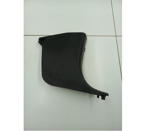 Накладка передней стойки правая нижняя