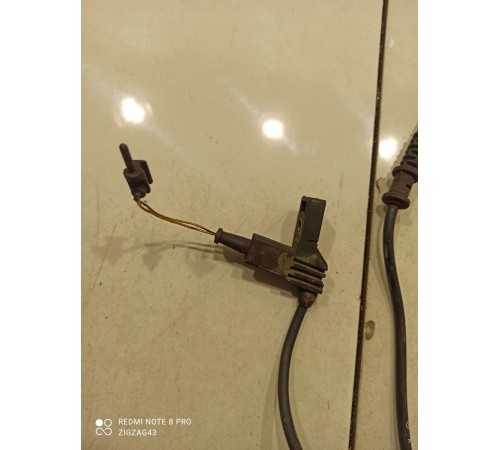 Датчик уровня износа колодок(передний правый)