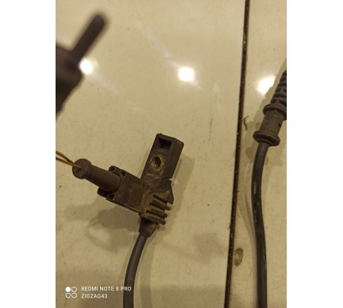 Датчик уровня износа колодок(передний правый)