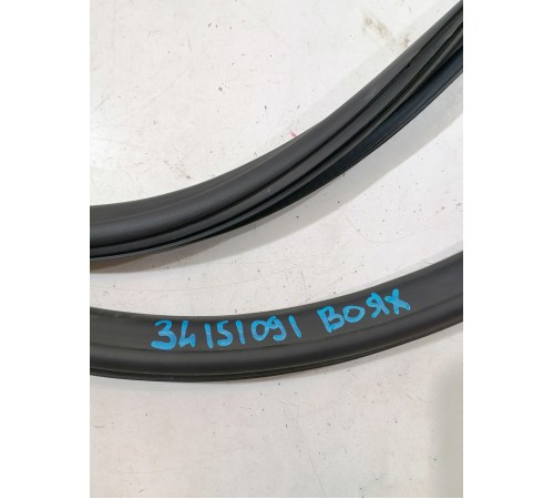 Уплотнитель двери задний левый