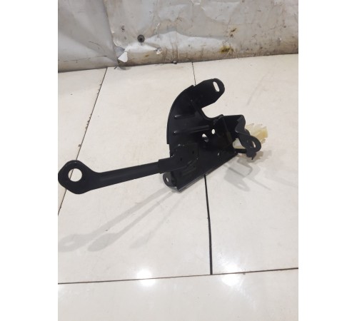 Кронштейн заднего сиденья (левый)