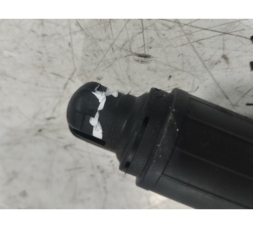 Амортизатор крышки багажника левый