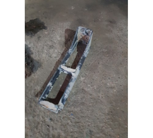 Кронштейн рамы левый