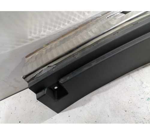 Накладка задней панели кузова внутренняя