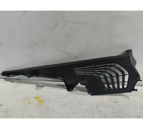 Кронштейн(крепление) полки багажника правый