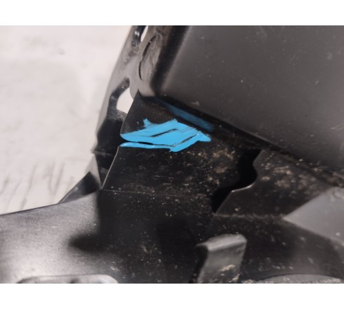 Кронштейн(крепление) полки багажника правый