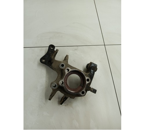 Кулак поворотный задний левый