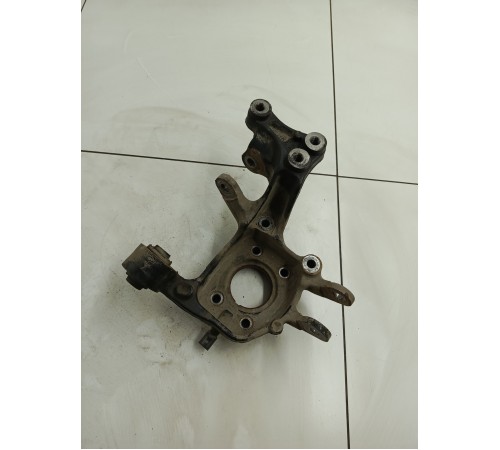 Кулак поворотный задний левый