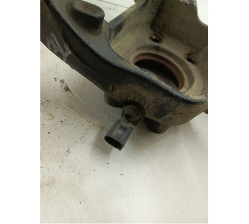 Кулак поворотный задний левый