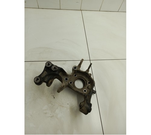 Кулак поворотный задний левый