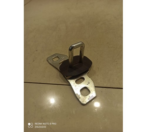 Петля крышки багажника