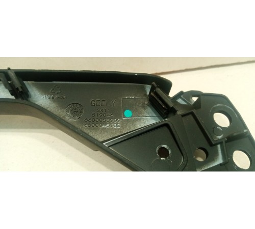 Кронштейн ручки в центральную консоль