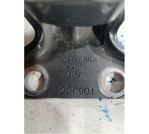 Петля двери задняя правая верхняя