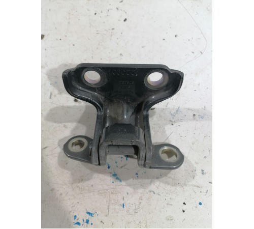 Петля двери задняя правая верхняя