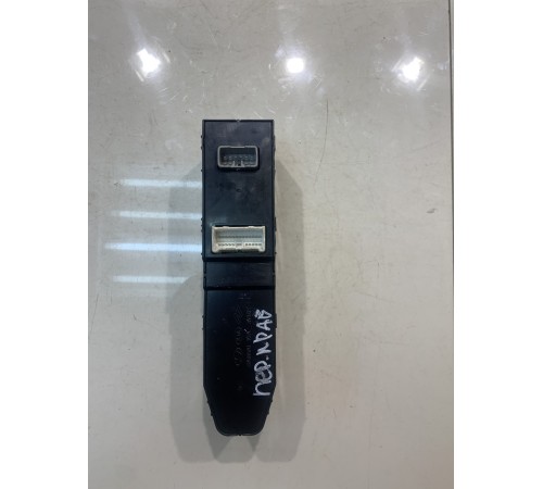 Кнопка стеклоподъемника (передняя, правая)