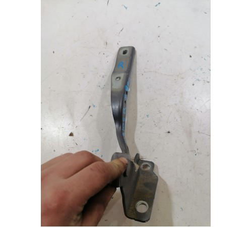 Петля капота правая